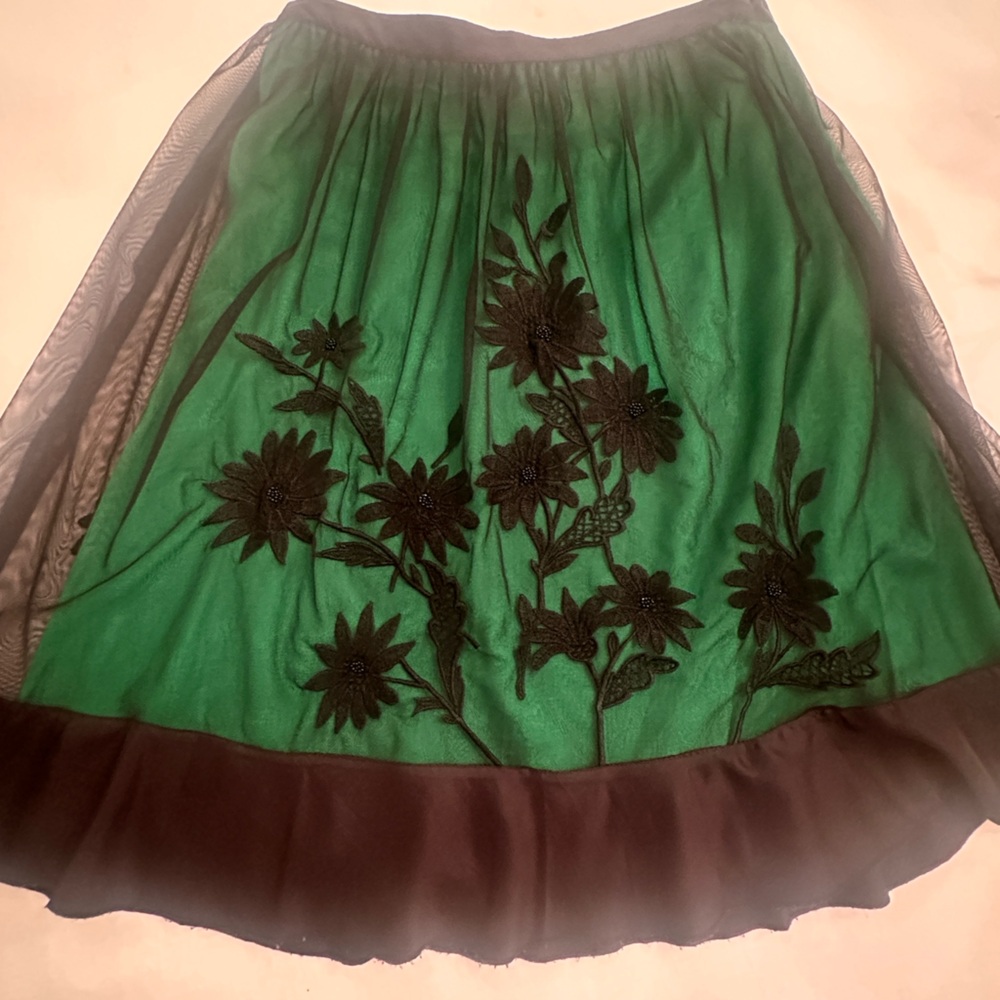 NWOT RARE Anthropologie Lithe Lyceum Green & Black Floral Appliqué Skirt - Picture 2 of 9